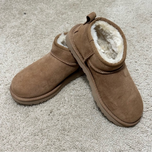 UGG Ultra Mini Classic Boot in Chestnut Suede Size 8 VGUC